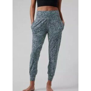 ATHLETA salutation jogger in ocelot spot minimalist gray size XS